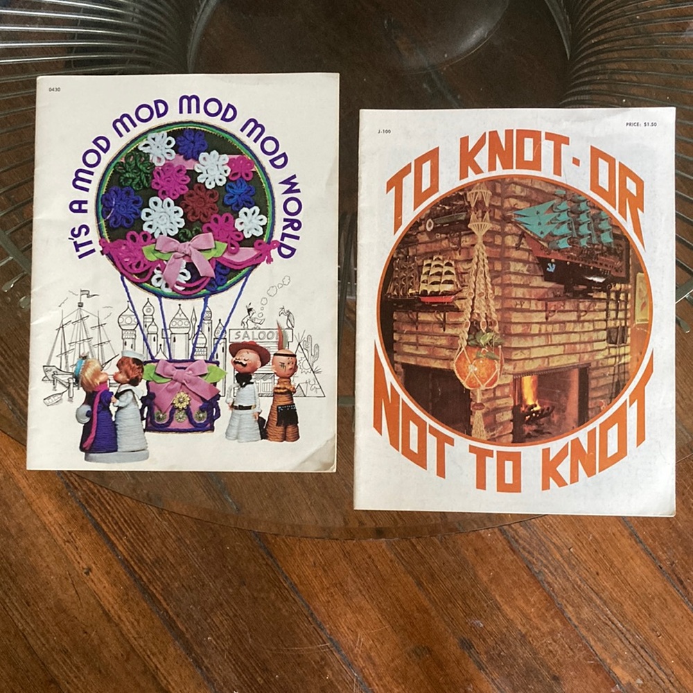 Pair of kitschy vintage 1970s crafting booklets - mod world crafts and macramé
